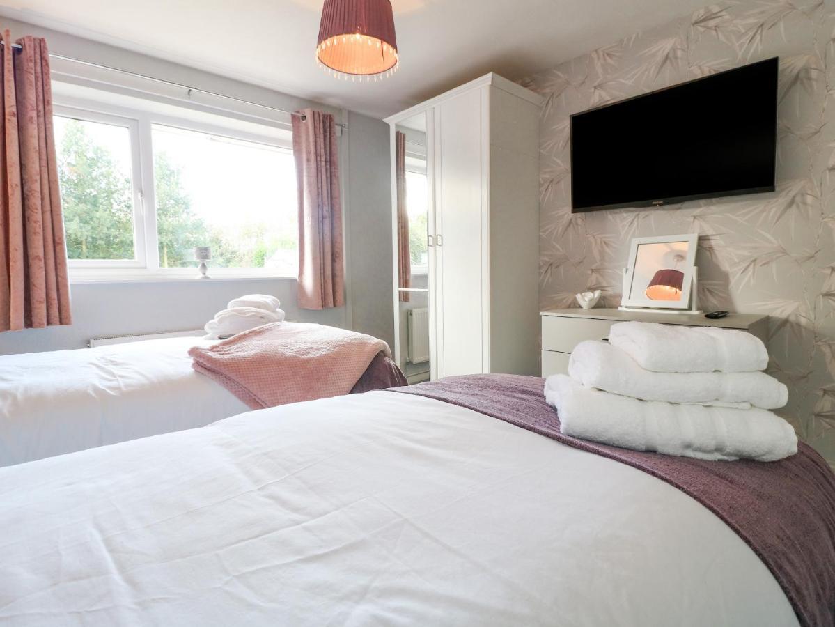George'S Place Froghall Buitenkant foto