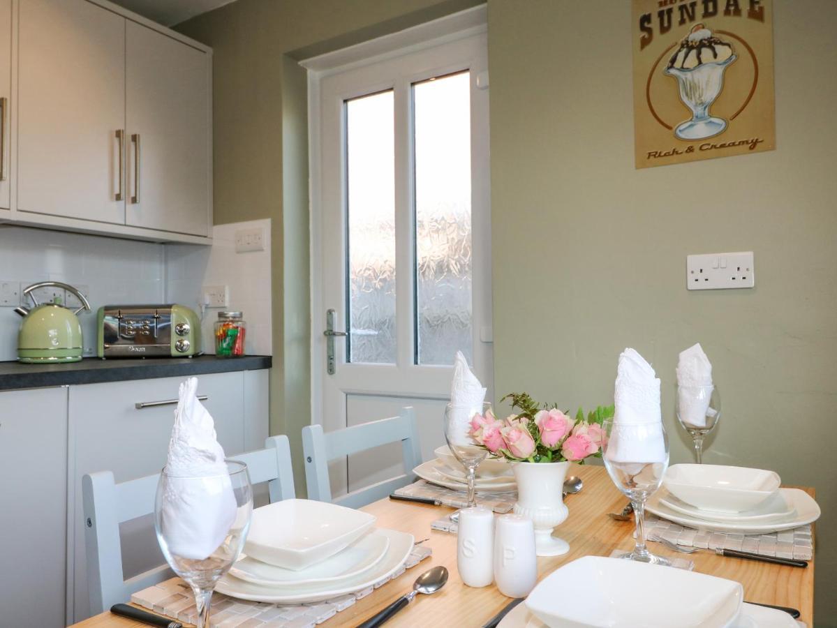 George'S Place Froghall Buitenkant foto